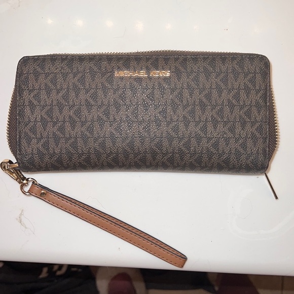 Michael Kors Handbags - Michael Kors Jet Set Brown Wristlet Wallet